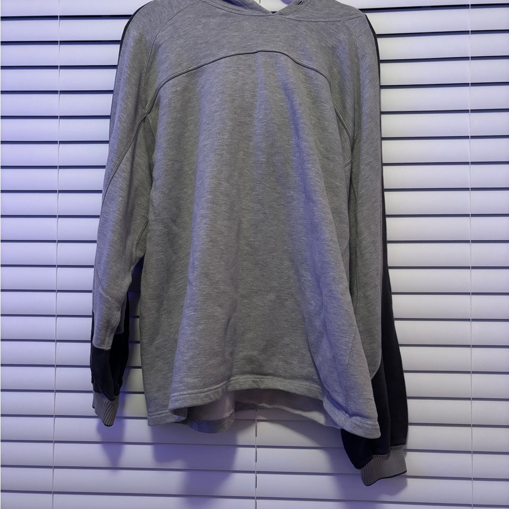 Rebook oversized Men's Gray and Black Long Sleeve Shirt